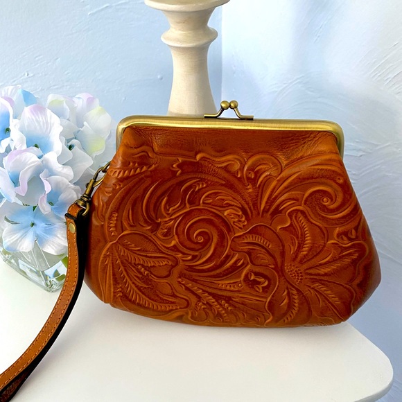 Patricia Nash Bags Patricia Nash Kiss Lock Clutch Pouch In Heritage